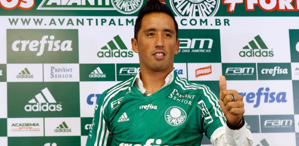 Lucas Barrios chegou em alta após a Copa América e ganhou a camisa 10 do Palmeiras - Daniel Vorley/AGIF