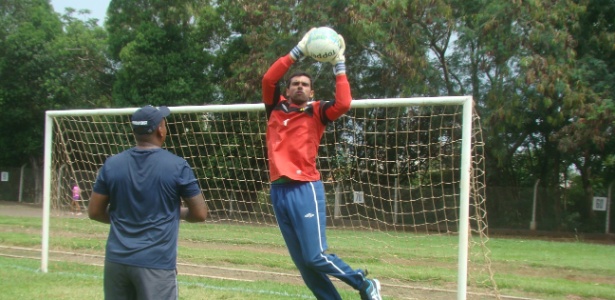 Goleiro Vitor Ressureição do PSTC participa de treino no interior do Paraná - Divulgação - Divulgação