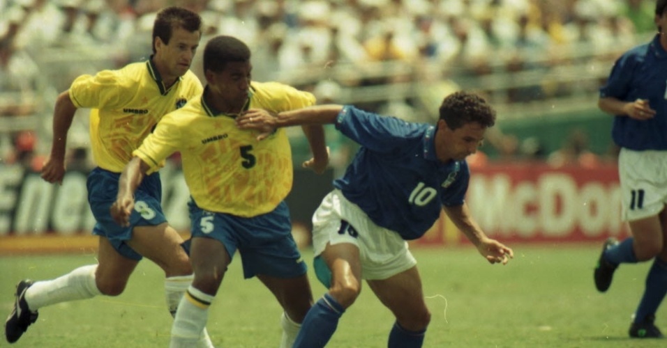 Mauro Silva marca Baggio de perto na final da Copa do Mundo de 1994