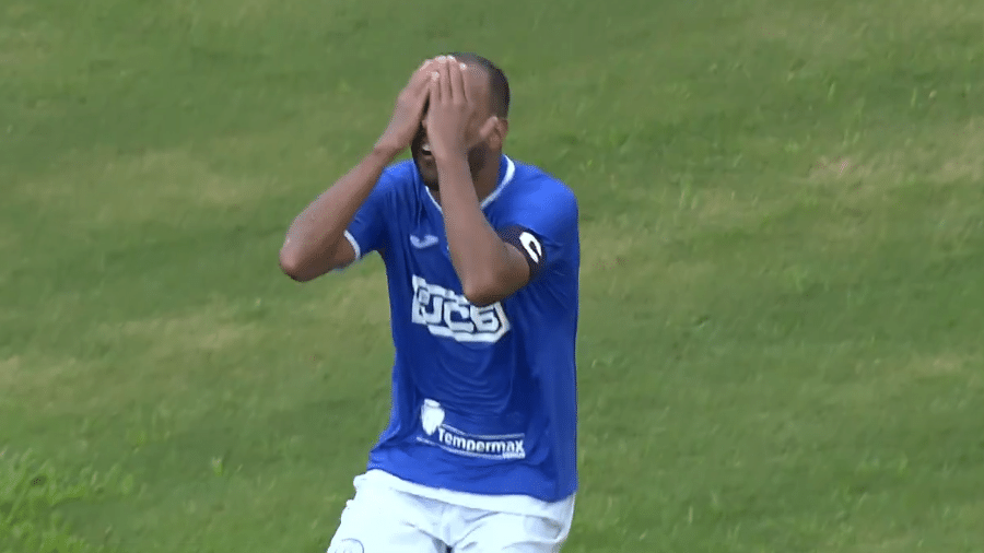 Alecsandro lamenta anulação de gol em partida entre São Bento e Corinthians - Reprodução/TV