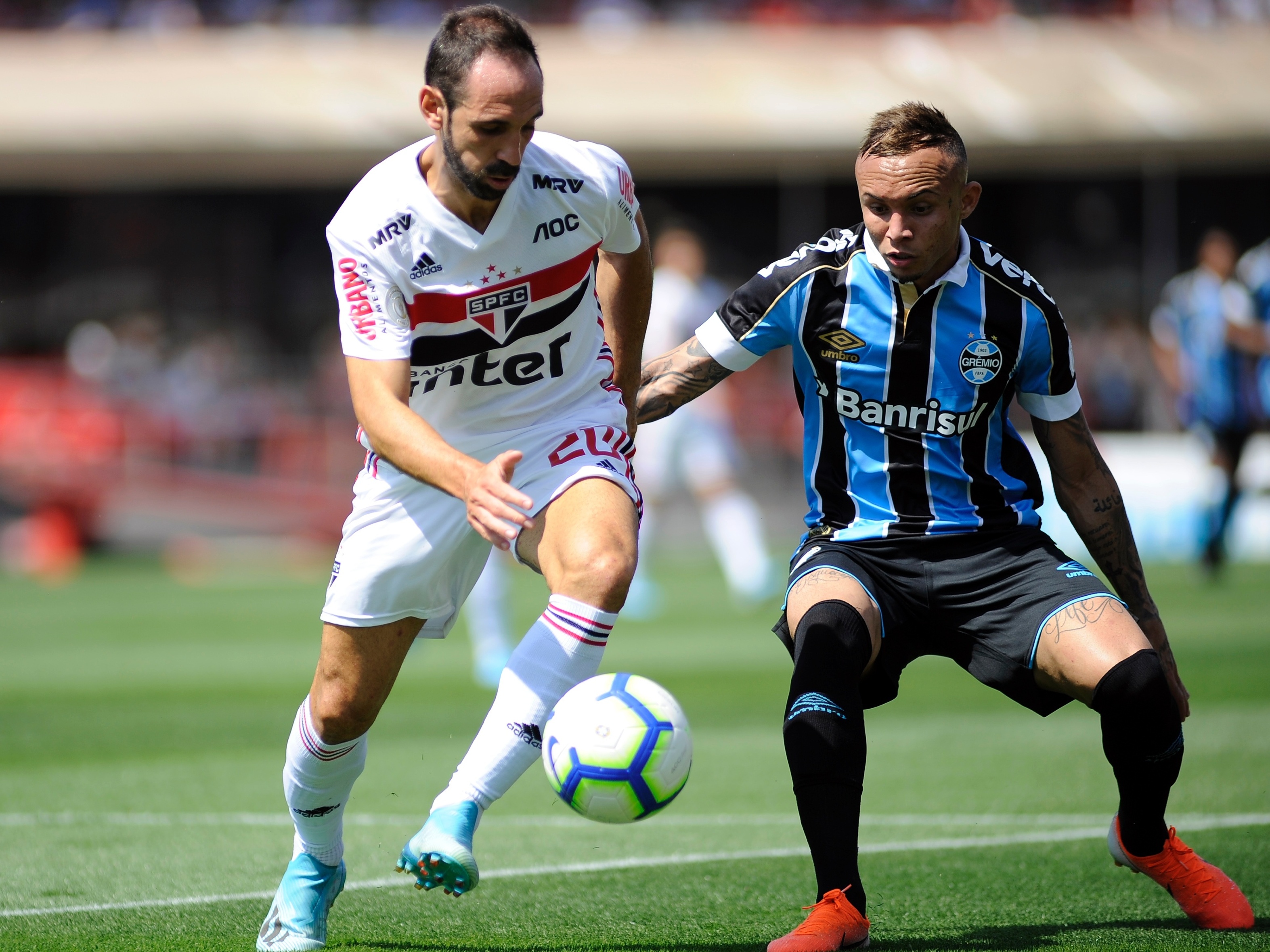 São Paulo vence Grêmio no Morumbi e pula para o 10º lugar no Brasileirão