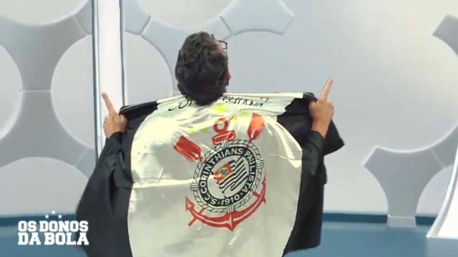 Usando bandeira do Corinthians, Neto acredita na virada do Timão no Equador