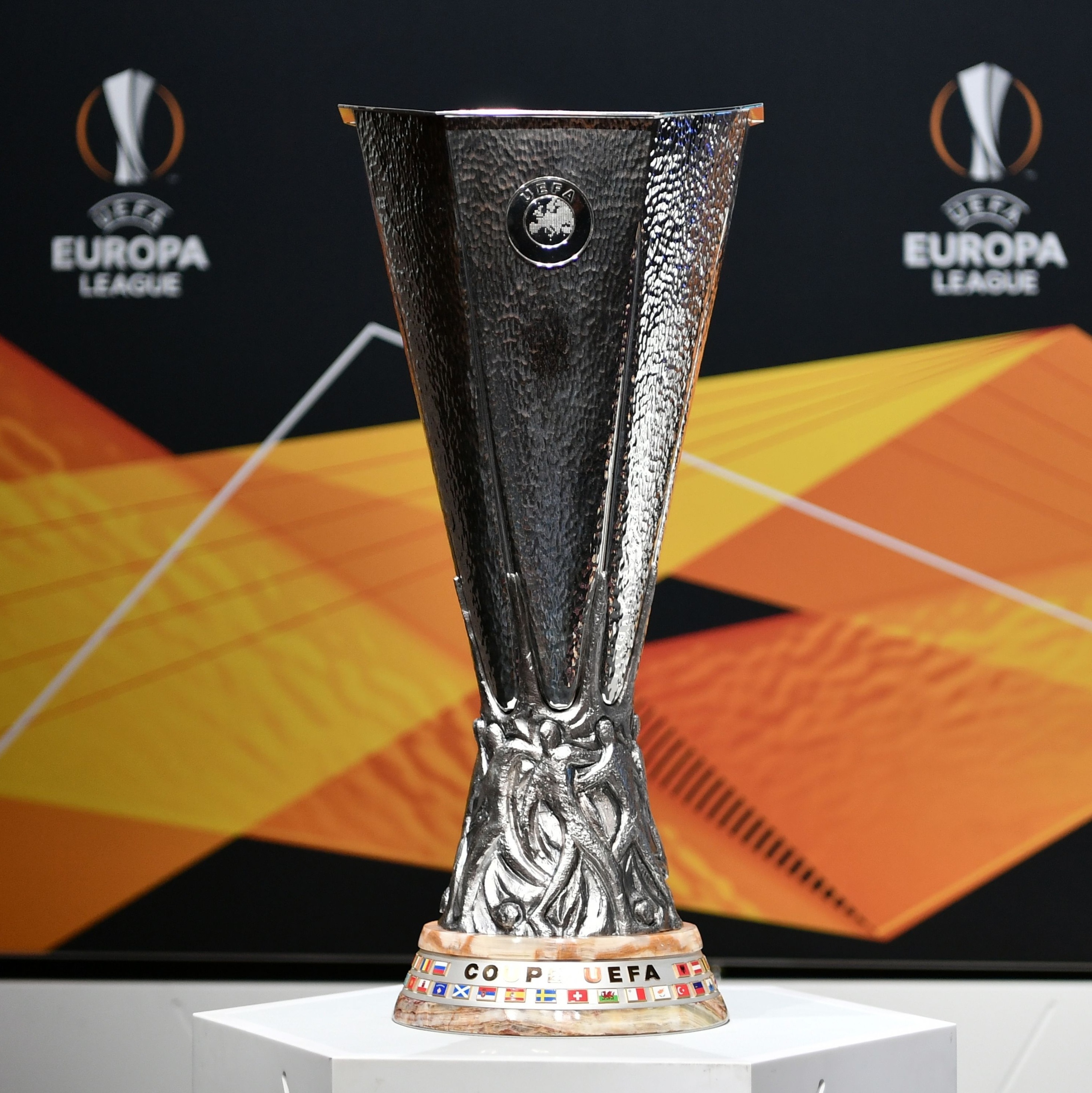 Que equipas venceram a UEFA Europa League e a Taça UEFA?