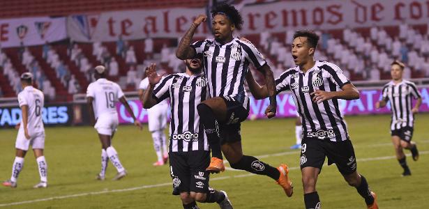 Libertadores | Com gols de Soteldo e Marinho, Santos vence LDU por 2 a 1 em Quito no jogo de ida
