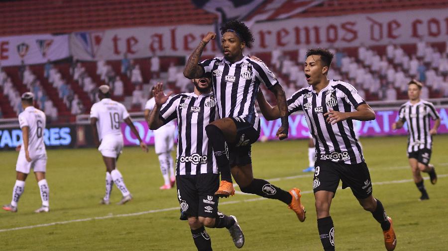 Marinho celebra gol anotado pelo Santos contra a LDU pela Libertadores - Conmebol