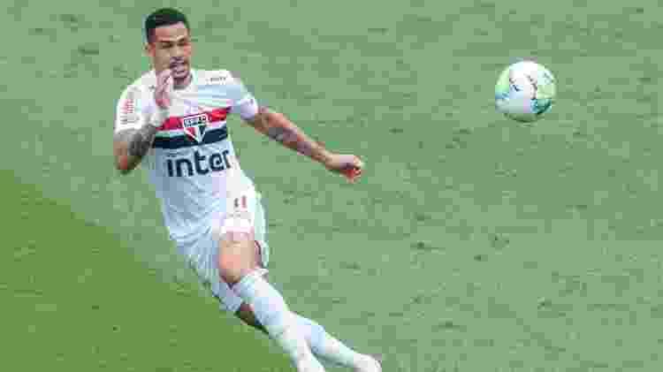 Luciano, atacante do São Paulo, em ação contra o Sport pelo Brasileirão - Marcello Zambrana/AGIF - Marcello Zambrana/AGIF