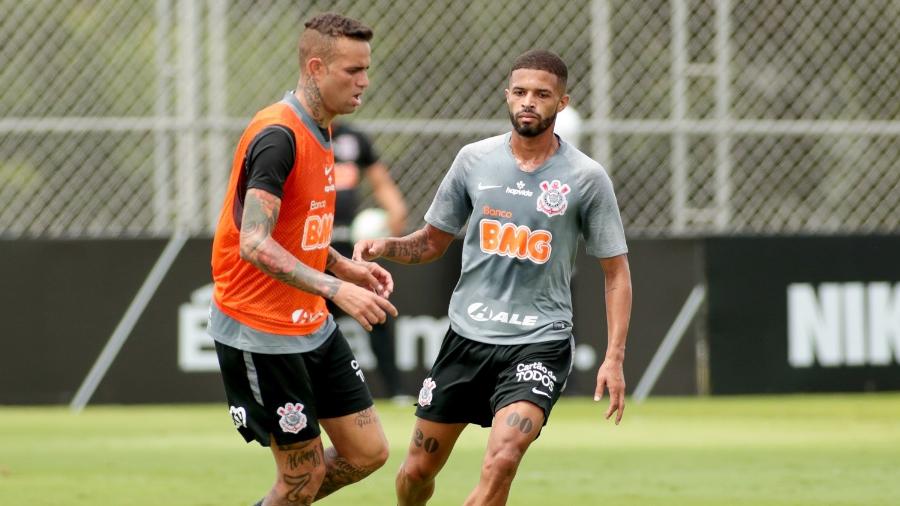 Luan e o recém-promovido Vitinho em treino no CT Joaquim Grava  - Rodrigo Coca/ Ag. Corinthians 