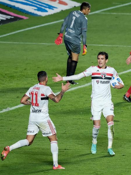 Luciano e Pablo comemoram gol do São Paulo contra o 4 de Julho na Copa do Brasil - Marcello Zambrana/AGIF