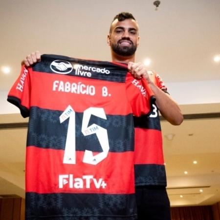 Fabrício Bruno veste pela primeira vez a camisa do Flamengo - Felipe Patiño/Flamengo