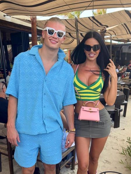 Erling Haaland com a modelo Ivana Knöll em Ibiza - Reprodução/Instagram