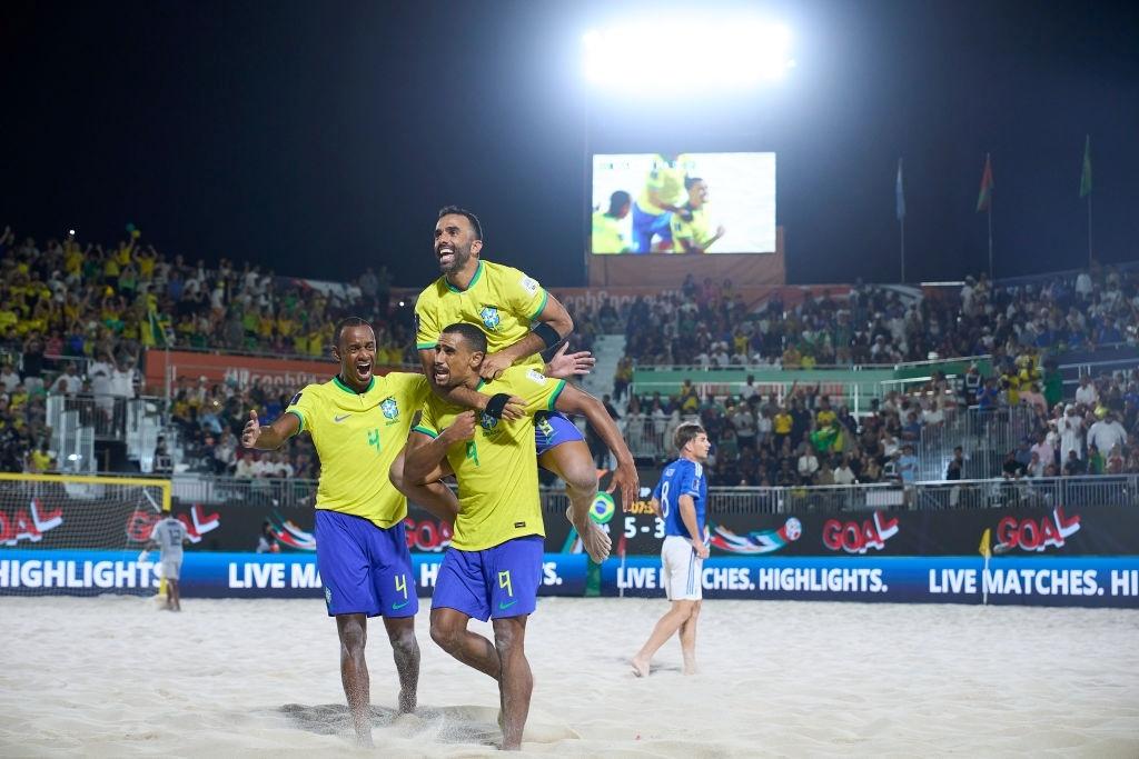 Rodrigo comemora após marcar gol para o Brasil, na final da Copa do Mundo de Beach Soccer