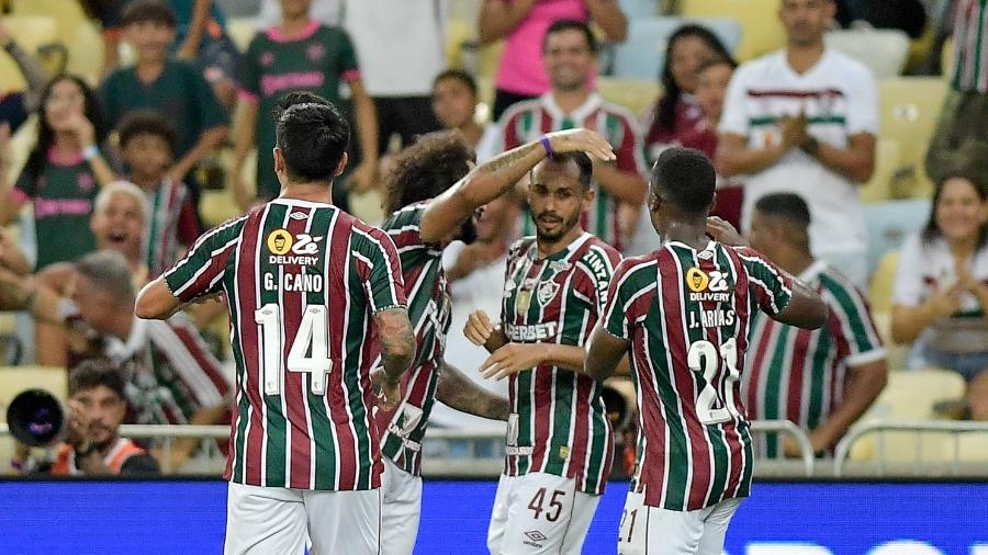 Jogadores do Fluminense comemoram gol de Lima contra o Bragantino, pelo Brasileirão