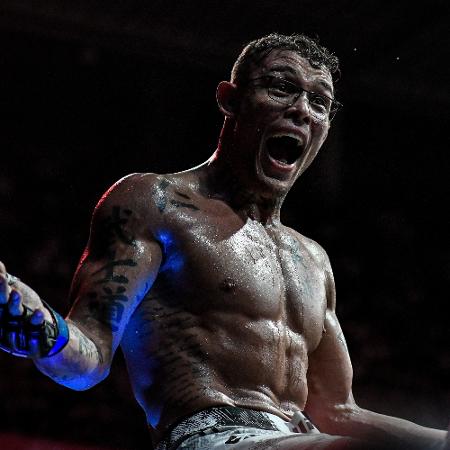 Caio Borralho conquistou seu primeiro nocaute no UFC, no Rio, neste sábado (4)