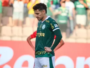 Athletico vence o Palmeiras em tarde de Veiga vilão e reassume liderança