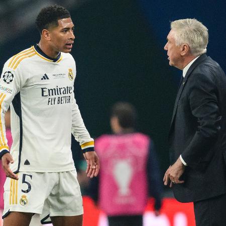 Bellingham e Carlo Ancelotti durante a final da Champions entre Real Madrid e Borussia Dortmund Bellingham e Carlo Ancelotti durante a final da Champions entre Real Madrid e Borussia Dortmund