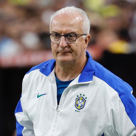 Dorival Júnior, técnico do Brasil, durante jogo contra o Uruguai