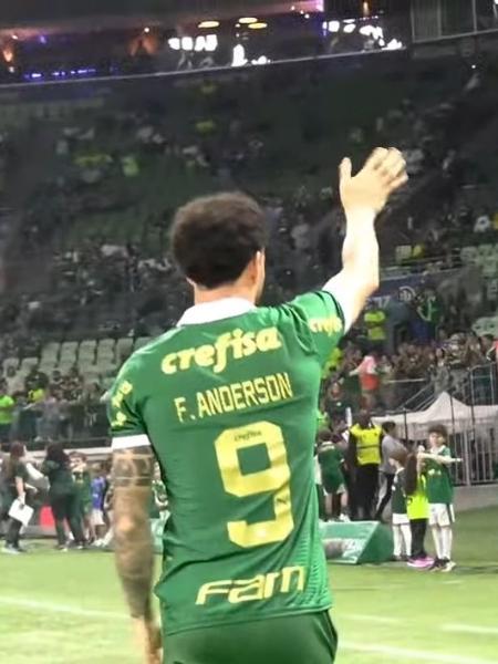 Novo dono da camisa 9, Felipe Anderson agradece o apoio dos torcedores durante a sua apresentação no Allianz Parque 