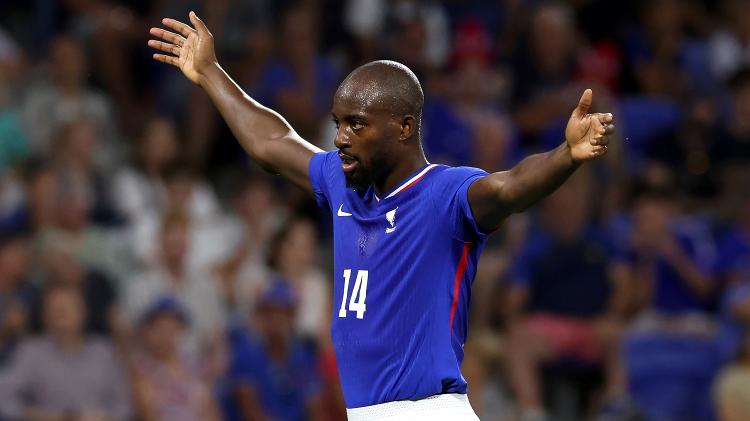 Mateta comemora gol marcado pela França durante jogo contra o Egito, pela semifinal das Olimpíadas de Paris-2024