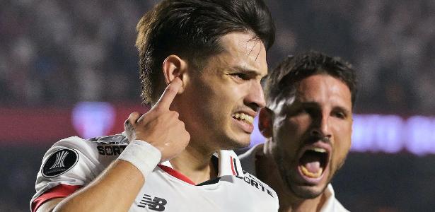 Bobadilla recebe elogios de Zubeldía por abrir mão das Olimpíadas pelo São Paulo.