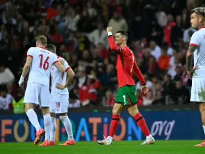 CR7 marca de voleio, Portugal faz 5 na Polônia e avança na Liga das Nações