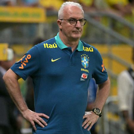 Dorival Júnior durante jogo entre Brasil e Uruguai pelas Eliminatórias