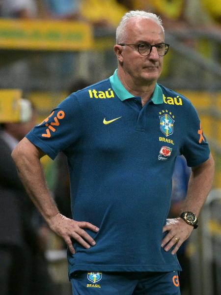 Dorival Júnior durante jogo entre Brasil e Uruguai pelas Eliminatórias