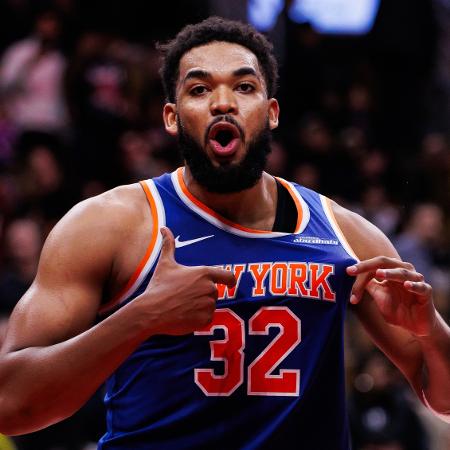 Karl-Anthony Towns comemora a vitória dos Knicks sobre os Raptors, pela NBA