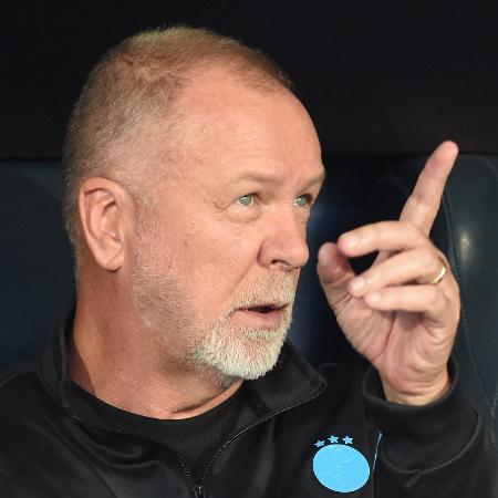 Mano Menezes, técnico do Grêmio, durante jogo contra o Godoy Cruz