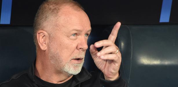 Santos altera trio de ataque e Cristaldo retorna ao Grêmio; confira escalações.