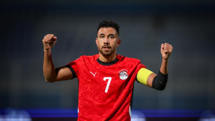 Mahmoud Trezeguet em ação com a camisa da seleção do Egito Mahmoud Trezeguet em ação com a camisa da seleção do Egito