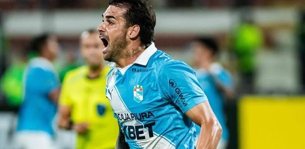 Rival do Palmeiras vive 'invasão' de brasileiros e é treinado por ex-Fla