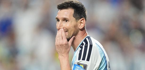 Messi lembra Maradona da Copa da Itália e vai às semifinais com sofrimento