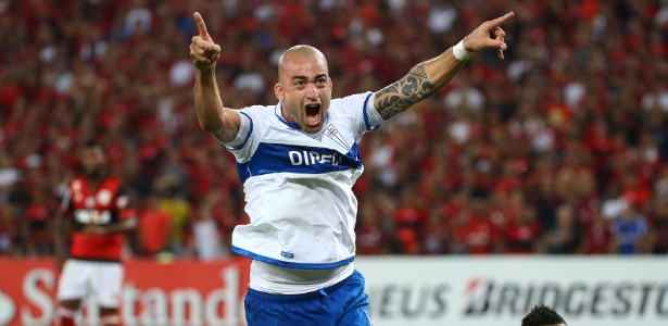 Santiago Silva assustou os torcedores do Fla no Maracanã - Pilar Olivares/Reuters - Pilar Olivares/Reuters