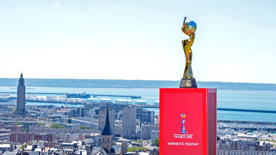 Troféu da Copa do Mundo feminina é fotografado em Le Havre, na França - Aurelien Meunier - FIFA/FIFA via Getty Images