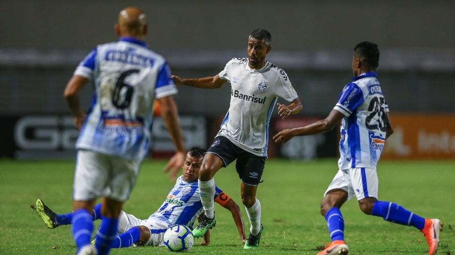 Léo Moura, durante partida entre Grêmio e CSA - LUCAS UEBEL/GREMIO FBPA