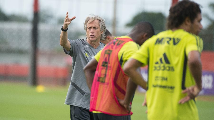 Técnico Jorge Jesus dá instruções durante treino do Flamengo - Alexandre Vidal / Flamengo
