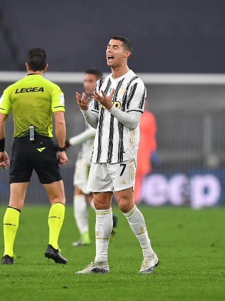 Cristiano Ronaldo lamenta durante o empate entre Juventus e Atalanta - Getty Images