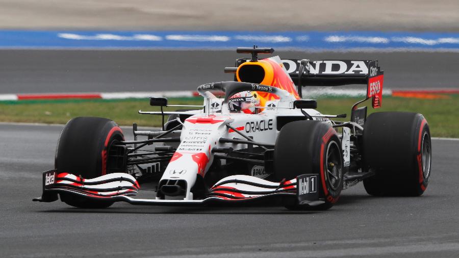 Max Verstappen, da Red Bull, durante sessão de treino classificatório do GP da Turquia - Umit Bektas/Reuters