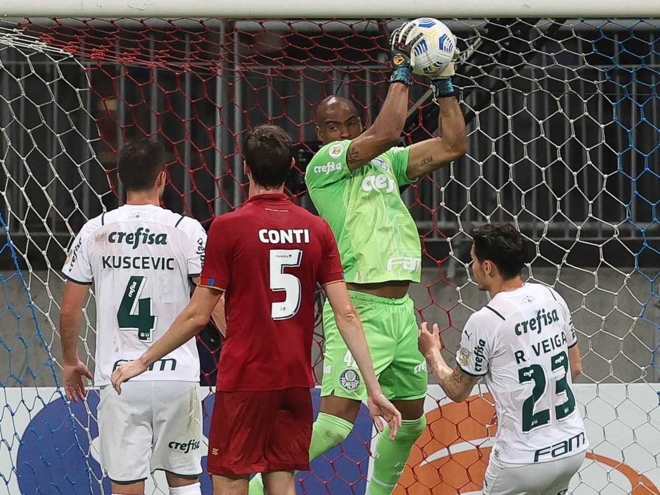 Meia do Bahia de Feira pode ser o substituto de Wesley no Palmeiras