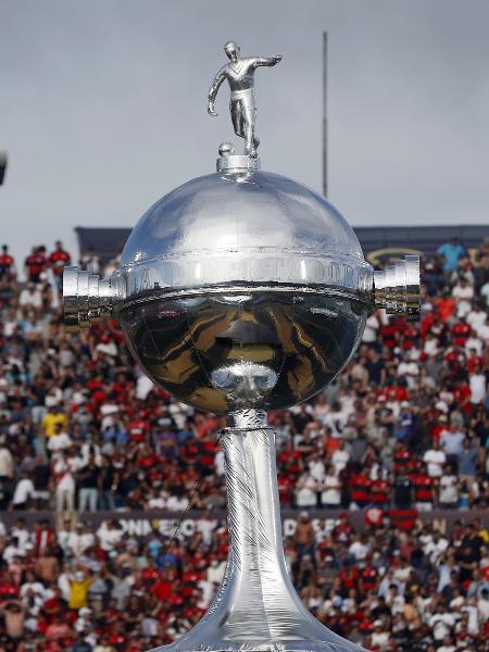 Taça da Libertadores na final entre Palmeiras e Flamengo, em Montevidéu - REUTERS