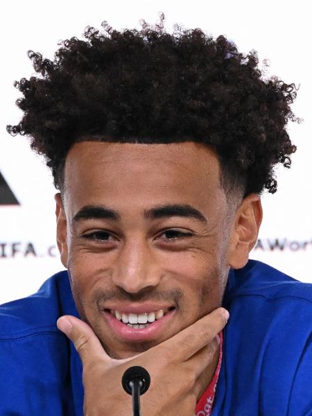 Tyler Adams, capitão da seleção dos Estados Unidos, durante entrevista coletiva nesta quinta-feira (24). - PATRICK T. FALLON/AFP