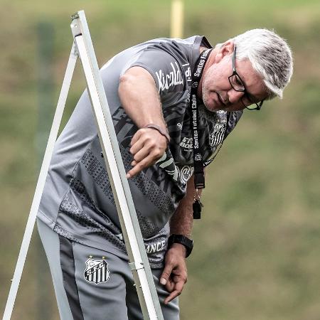 Odair Hellmann em treino do Santos na pré-temporada. - Ivan Storti/Santos FC