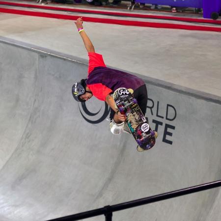 Augusto Akio, no Mundial de Skate Park, em Sharjah, nos Emirados Árabes Unidos - Divulgação/CBSk