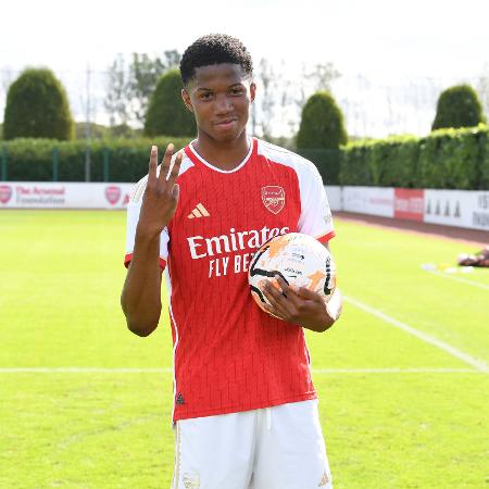 Chido Obi-Martin, joia de 15 anos do Arsenal