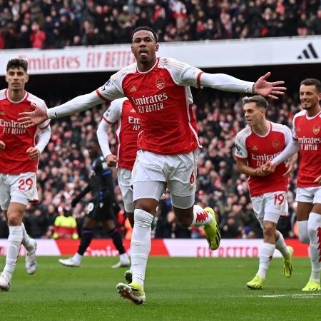 Gabriel Magalhães comemora gol durante Arsenal x Crystal Palace, pelo Campeonato Inglês