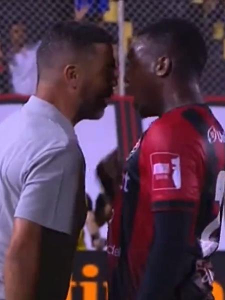 Artur Jorge, técnico do Botafogo, e Dudu, jogador do Vitória, dão encarada em jogo pela Copa do Brasil