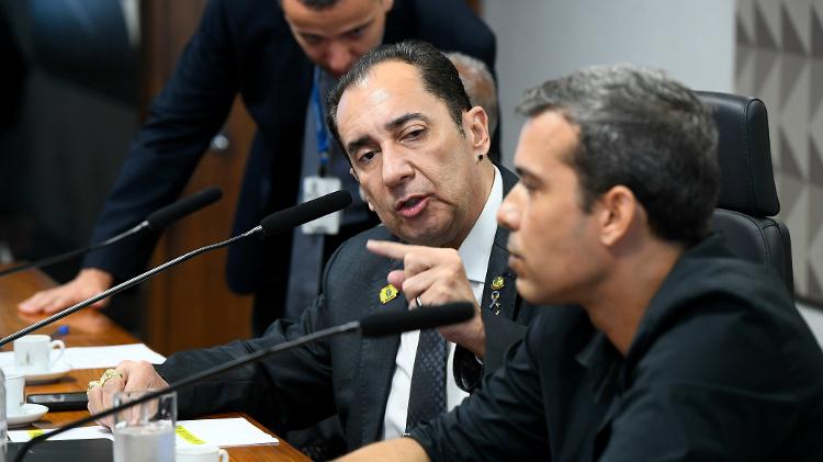 Kajuru fala com Bruno Tolentino, tio de Paquetá, durante CPI das Apostas