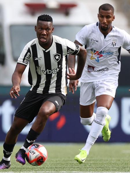 Patrick de Paula fez o gol do Botafogo na derrota para o Maricá por 2 a 1