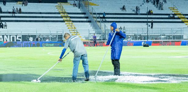 Inadmissível: Talles critica condições do campo em jogo Ponte Preta x Corinthians