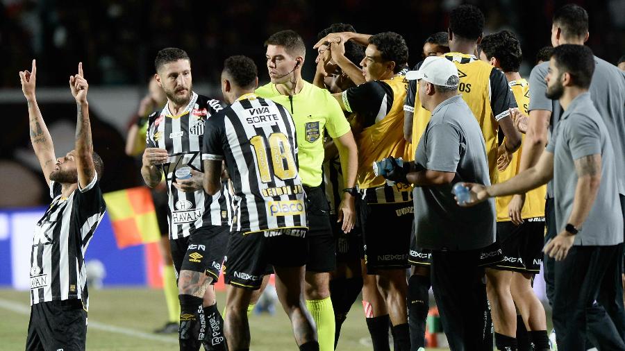 Guilherme comemora gol marcado pelo Santos contra o Vitória, pelo Brasileirão Guilherme comemora gol marcado pelo Santos contra o Vitória, pelo Brasileirão
